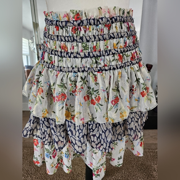 Current Air Dresses & Skirts - Current Air Floral Ruffle tiered Metallic Smocked Mini Skirt. Med